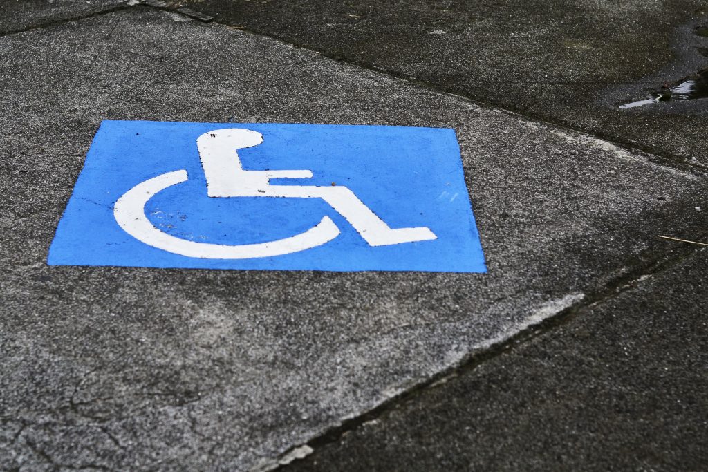 tarjeta de estacionamiento para personas con discapacidad